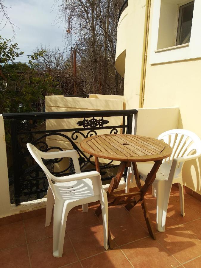 Ton Mari Apartments Paleohóra Kültér fotó